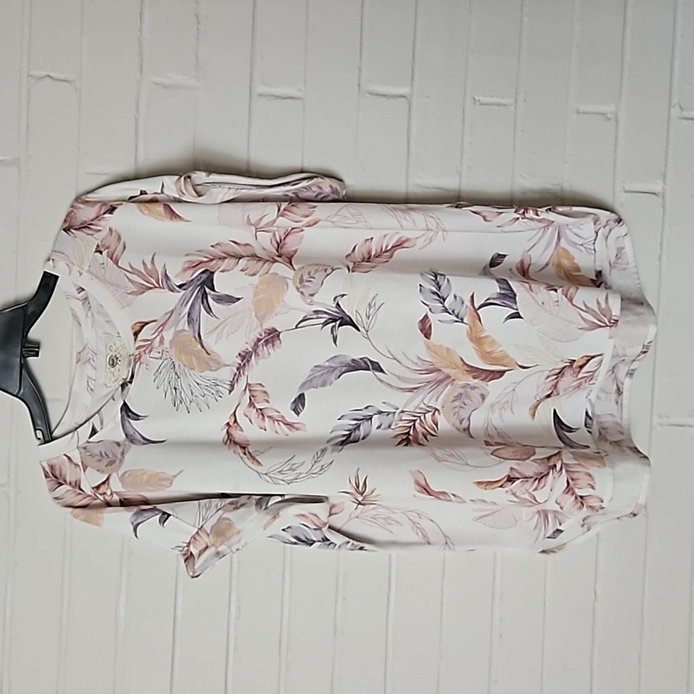 Cupio casual top. Ivory w/ rose, gold, gray leaf motif.